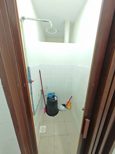 Pangsapuri untuk Disewa di Saujana Ria / Sri Saujana - Lee Chin Wai - Bathroom - PropertyGuru.com.my