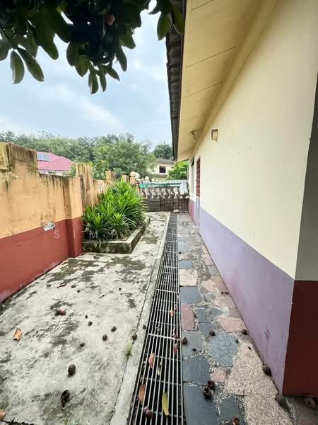 Rumah Berkembar untuk Dijual di Taman Bukit Kempas (Tampoi) - Simpson Poh - Exterior - PropertyGuru.com.my