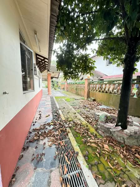 Rumah Berkembar untuk Dijual di Taman Bukit Kempas (Tampoi) - Simpson Poh - Exterior - PropertyGuru.com.my