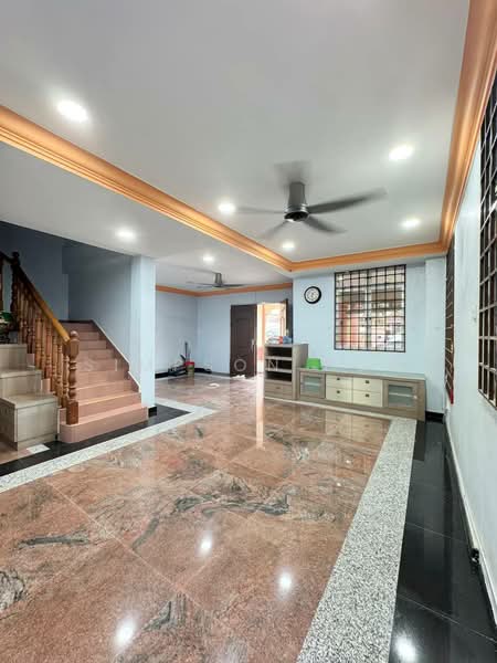 Rumah Berkembar untuk Dijual di Taman Bukit Kempas (Tampoi) - Simpson Poh - Living Room - PropertyGuru.com.my