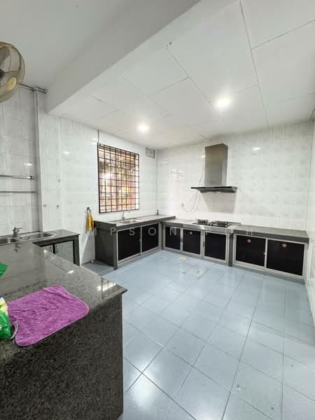Rumah Berkembar untuk Dijual di Taman Bukit Kempas (Tampoi) - Simpson Poh - Kitchen - PropertyGuru.com.my