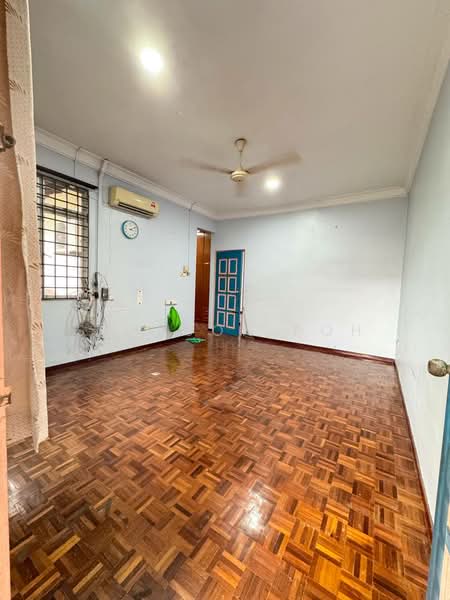 Rumah Berkembar untuk Dijual di Taman Bukit Kempas (Tampoi) - Simpson Poh - Living Room - PropertyGuru.com.my