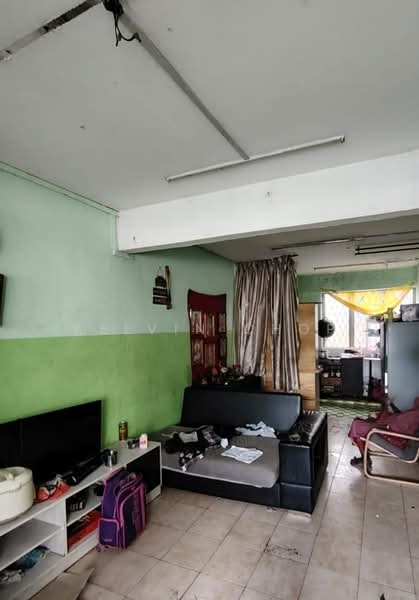 Flat for Sale at Flat Taman Ungku Tun Aminah - Kelvin Chop - Living Room - PropertyGuru.com.my