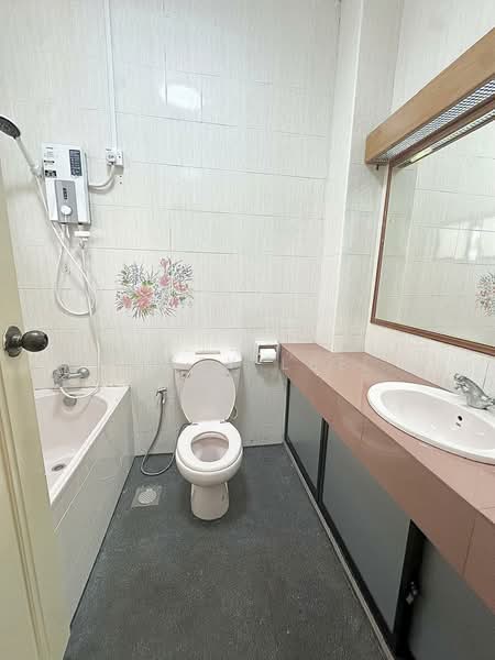 Bungalow House for Rent in Taman Tanjung Puteri Resort (Pasir Gudang) - Zoey Lee - Bathroom - PropertyGuru.com.my