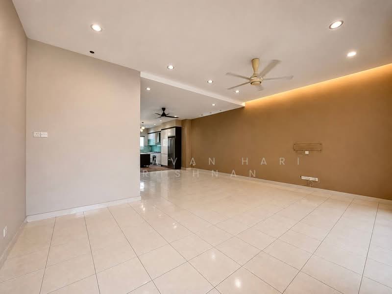 Rumah Teres 2 Tingkat untuk Dijual di Setia Indah (Setia Alam) - Keasavan Hari Krishnan - Living Room - PropertyGuru.com.my
