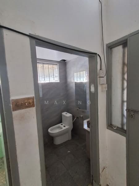 Shop for Rent in Jelutong (Penang) - Max Ng - Bathroom - PropertyGuru.com.my