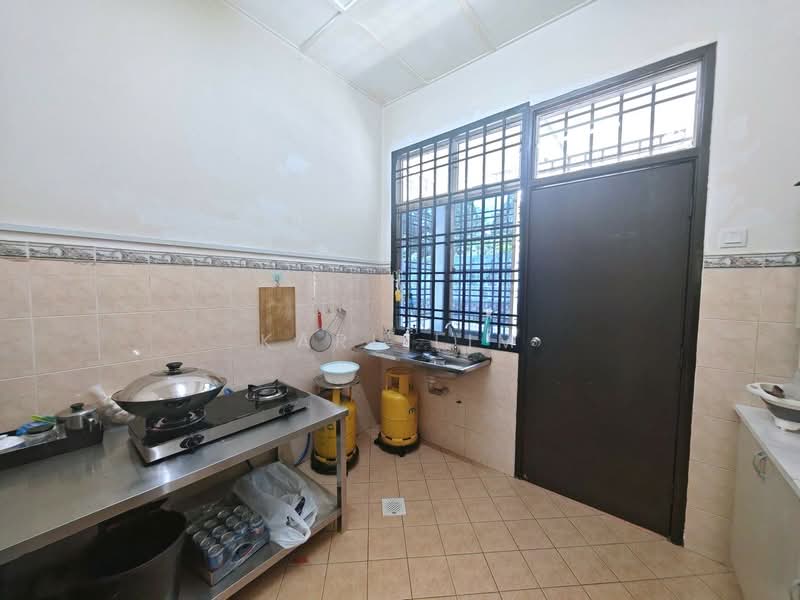 Rumah Teres 1 Tingkat untuk Dijual di Taman Setia Indah (Tebrau) - Karl Lim - Kitchen - PropertyGuru.com.my
