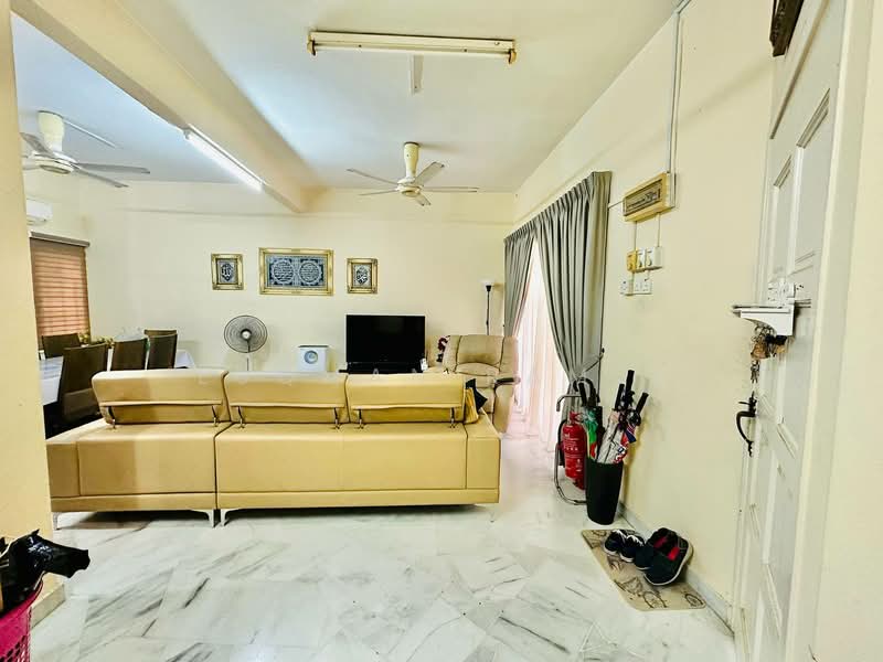 2-storey Terraced House for Sale in Alam Damai (Cheras) - Luqman Ramli - Living Room - PropertyGuru.com.my