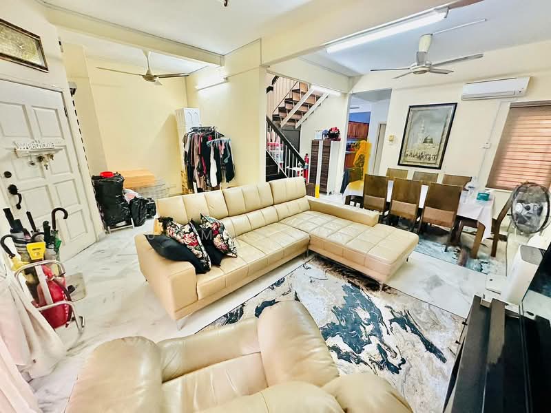 2-storey Terraced House for Sale in Alam Damai (Cheras) - Luqman Ramli - Living Room - PropertyGuru.com.my