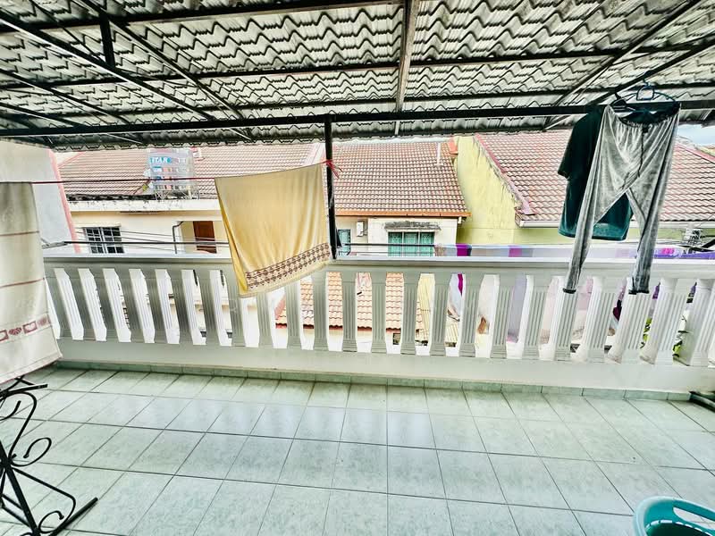 2-storey Terraced House for Sale in Alam Damai (Cheras) - Luqman Ramli - Balcony - PropertyGuru.com.my
