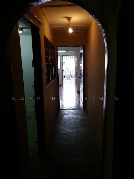 Rumah Teres untuk Dijual di Seksyen 18 (Shah Alam) - Nazrin Hakimin - Corridor - PropertyGuru.com.my