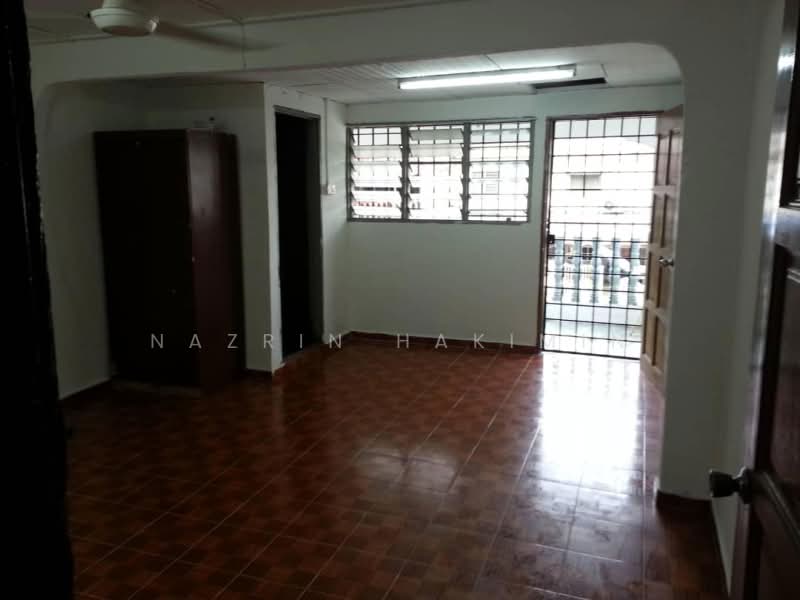 Rumah Teres untuk Dijual di Seksyen 18 (Shah Alam) - Nazrin Hakimin - Living Room - PropertyGuru.com.my