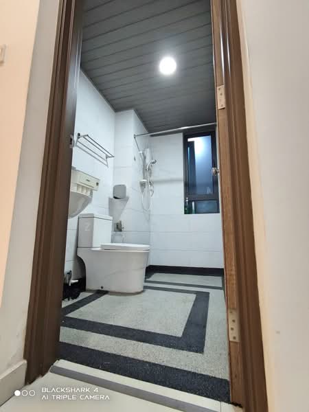 Servis Apartment untuk Dijual di Country Garden Central Park - Zoey Lee - Bathroom - PropertyGuru.com.my