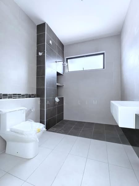Rumah Teres 2 Tingkat untuk Dijual di Taman Desa Tebrau (Tebrau) - Karl Lim - Bathroom - PropertyGuru.com.my