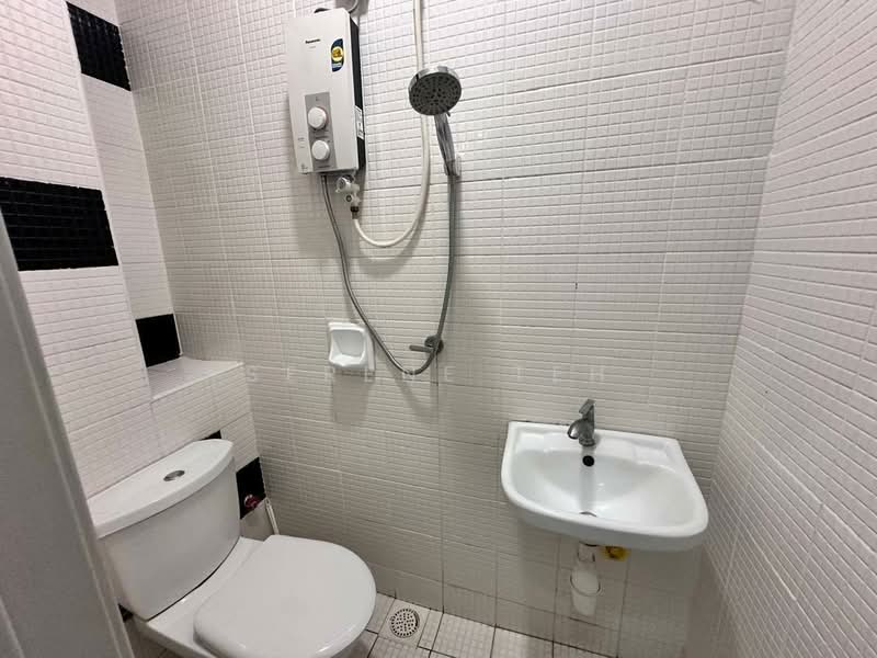Servis Apartment untuk Dijual di The Sky Executive Suites - Serene Teh - Bathroom - PropertyGuru.com.my