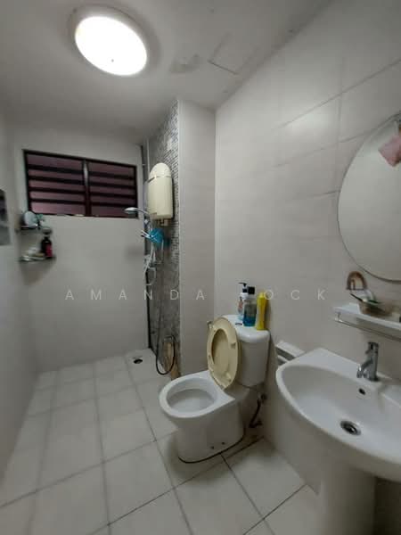Pangsapuri untuk Dijual di Avilla Apartments - Amanda Lock - Bathroom - PropertyGuru.com.my