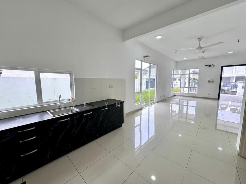 Semi-Detached House for Sale in Rawang (Selangor) - Evelyn Khoo - Kitchen - PropertyGuru.com.my