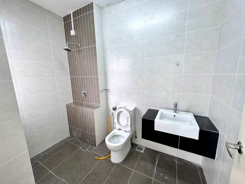 Semi-Detached House for Sale in Rawang (Selangor) - Evelyn Khoo - Bathroom - PropertyGuru.com.my
