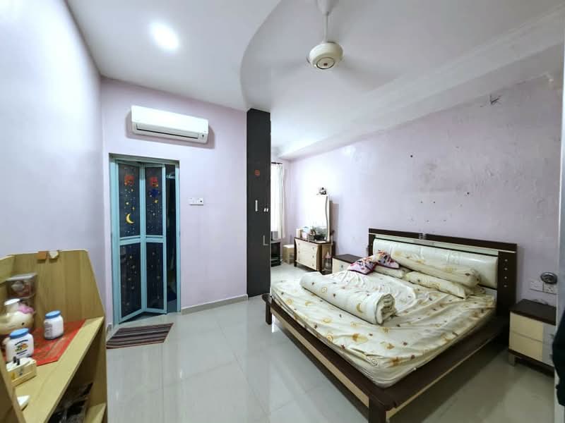 2-storey Terraced House for Sale in Taman Desa Tebrau (Tebrau) - Karl Lim - Bedroom - PropertyGuru.com.my