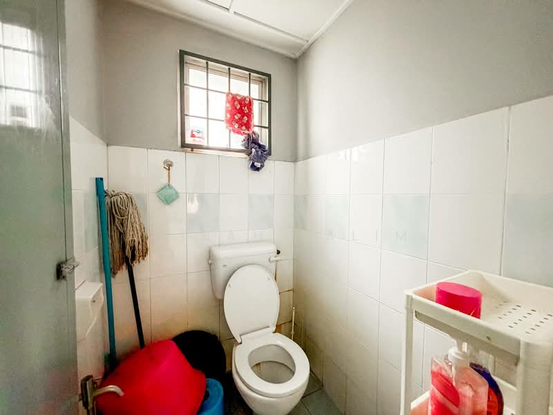 Pangsapuri untuk Dijual di Fairville - Adibah Salim - Bathroom - PropertyGuru.com.my