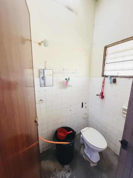 1-storey Terraced House for Sale in Kajang (Selangor) - Calvin Kok - Bathroom - PropertyGuru.com.my