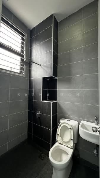 3-storey Terraced House for Sale in Taman Bukit Serdang (Seri Kembangan) - Sasha Goh - Bathroom - PropertyGuru.com.my