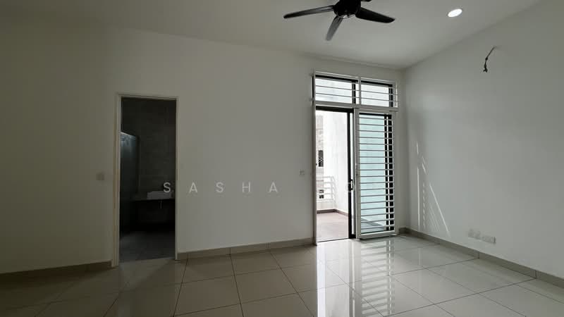 3-storey Terraced House for Sale in Taman Bukit Serdang (Seri Kembangan) - Sasha Goh - Bathroom - PropertyGuru.com.my