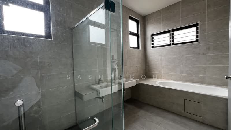 3-storey Terraced House for Sale in Taman Bukit Serdang (Seri Kembangan) - Sasha Goh - Bathroom - PropertyGuru.com.my