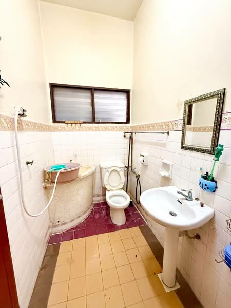 Rumah Teres 2 Tingkat untuk Dijual di Taman Mega Jaya (Ampang) - Mohd Nor Fahmi - Bathroom - PropertyGuru.com.my