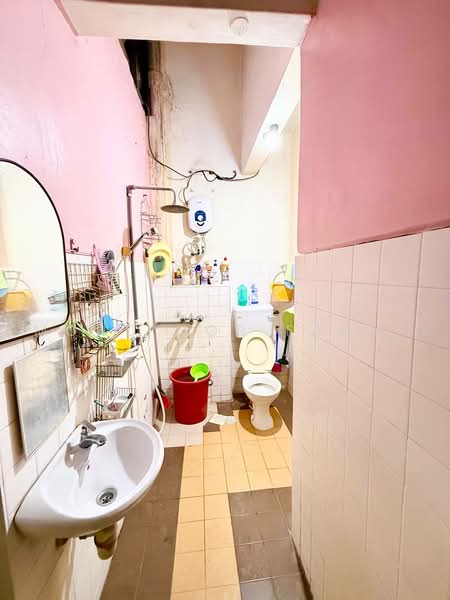 Rumah Teres 2 Tingkat untuk Dijual di Taman Mega Jaya (Ampang) - Mohd Nor Fahmi - Bathroom - PropertyGuru.com.my