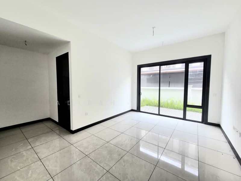 Semi-Detached House for Sale in Elmina (Shah Alam) - Adibah Salim - Living Room - PropertyGuru.com.my