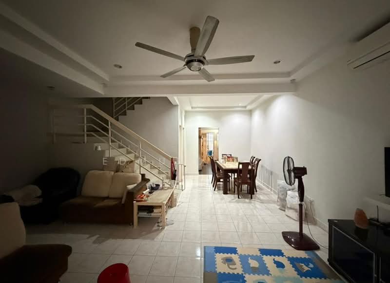 Rumah Teres 2 Tingkat untuk Dijual di Seri Kembangan (Selangor) - Edmund Goh - Living Room - PropertyGuru.com.my