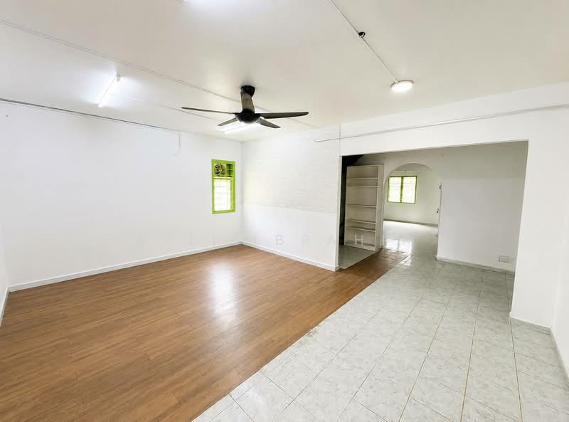 Rumah Teres 2 Tingkat untuk Dijual di Seksyen 19 (Shah Alam) - Azli Ibrahim - Living Room - PropertyGuru.com.my