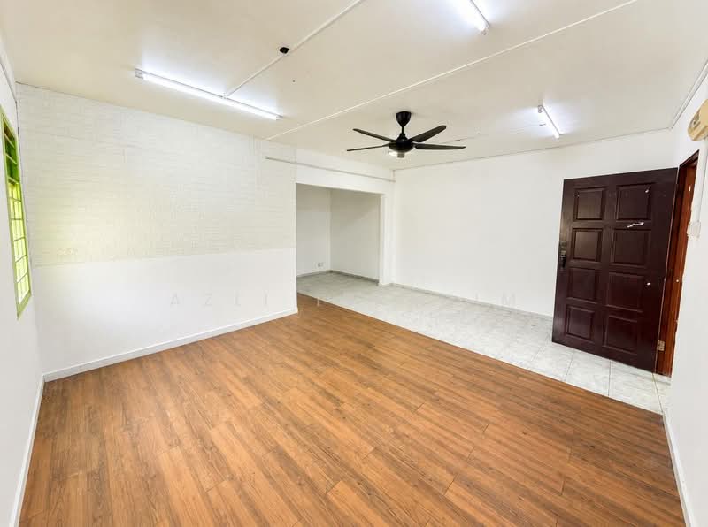 Rumah Teres 2 Tingkat untuk Dijual di Seksyen 19 (Shah Alam) - Azli Ibrahim - Living Room - PropertyGuru.com.my