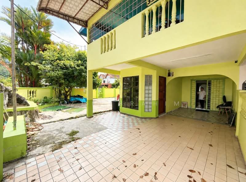 Rumah Teres 2 Tingkat untuk Dijual di Seksyen 19 (Shah Alam) - Azli Ibrahim - Exterior - PropertyGuru.com.my