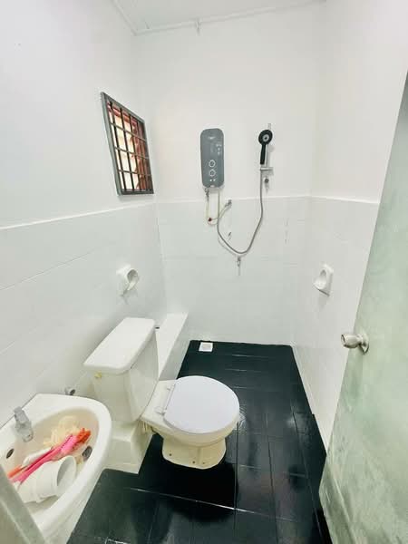 2-storey Terraced House for Sale in Alam Damai (Cheras) - Luqman Ramli - Bathroom - PropertyGuru.com.my
