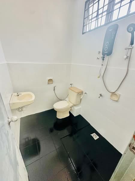 2-storey Terraced House for Sale in Alam Damai (Cheras) - Luqman Ramli - Bathroom - PropertyGuru.com.my