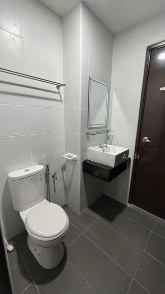 Servis Apartment untuk Disewa di KSL Residence @ Daya - Elaine Chan - Bathroom - PropertyGuru.com.my