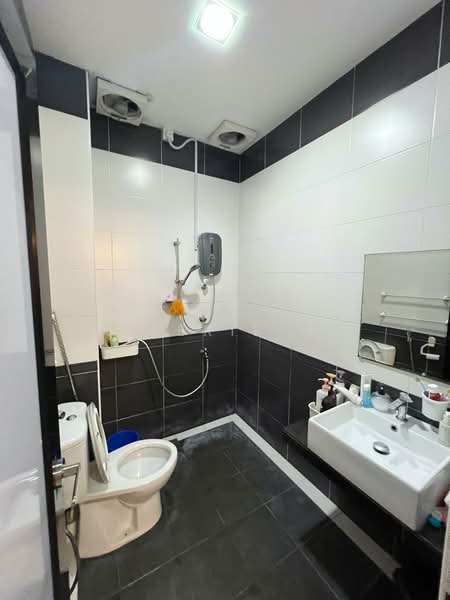 Rumah Teres 2-Tingkat untuk Dijual di Kepong Baru (Kepong) - Valerie Ng - Bathroom - PropertyGuru.com.my
