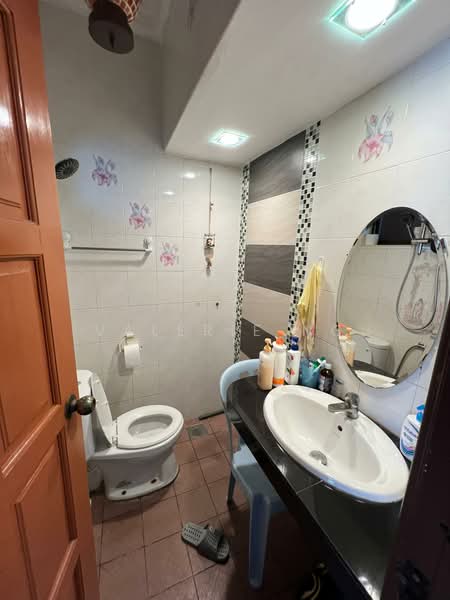 Rumah Teres 2-Tingkat untuk Dijual di Kepong Baru (Kepong) - Valerie Ng - Bathroom - PropertyGuru.com.my