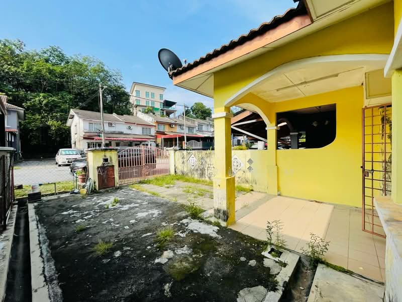 2-storey Terraced House for Sale in Kajang (Selangor) - Azli Ibrahim - Exterior - PropertyGuru.com.my