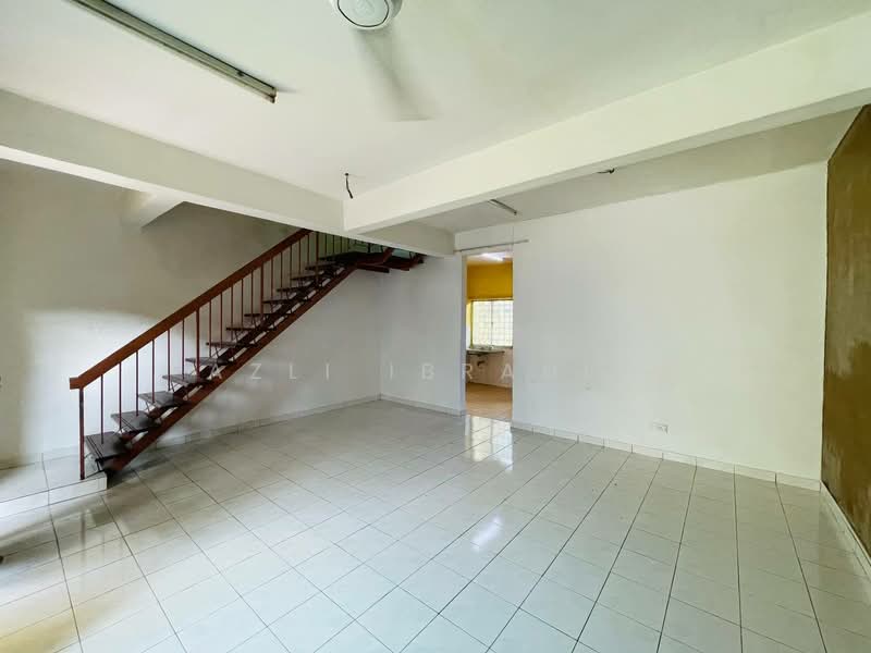 2-storey Terraced House for Sale in Kajang (Selangor) - Azli Ibrahim - Living Room - PropertyGuru.com.my