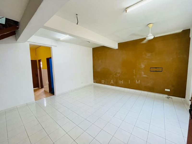 2-storey Terraced House for Sale in Kajang (Selangor) - Azli Ibrahim - Living Room - PropertyGuru.com.my