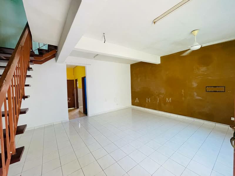 2-storey Terraced House for Sale in Kajang (Selangor) - Azli Ibrahim - Living Room - PropertyGuru.com.my