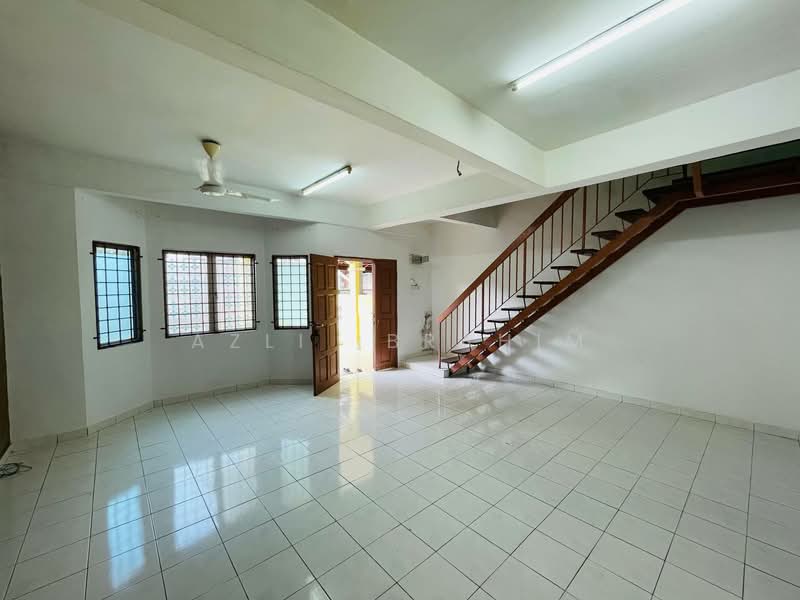 2-storey Terraced House for Sale in Kajang (Selangor) - Azli Ibrahim - Living Room - PropertyGuru.com.my