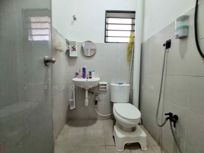 1-storey Terraced House for Sale in Alam Suria (Puncak Alam) - Shiqin Saidin - Bathroom - PropertyGuru.com.my