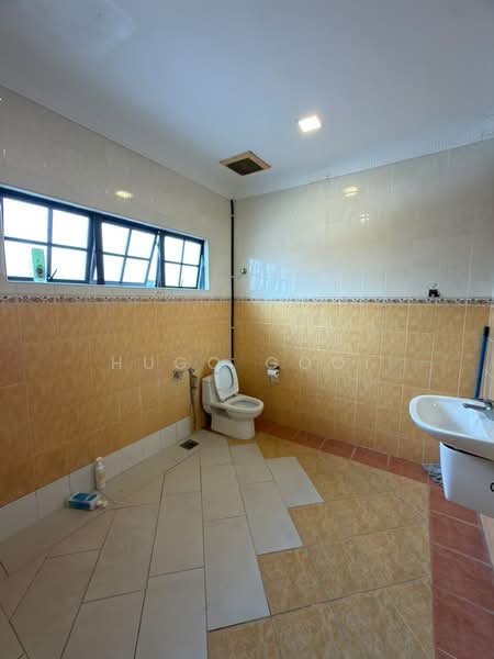 Rumah Banglo untuk Disewa di Country Heights (Kajang) - Hugo Gooi - Bathroom - PropertyGuru.com.my