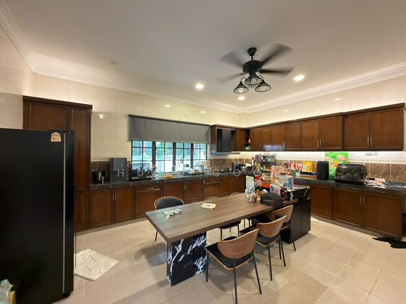 Rumah Banglo untuk Disewa di Country Heights (Kajang) - Hugo Gooi - Kitchen - PropertyGuru.com.my