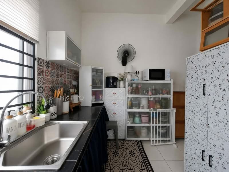 1-storey Terraced House for Sale in Alam Suria (Puncak Alam) - Shiqin Saidin - Kitchen - PropertyGuru.com.my