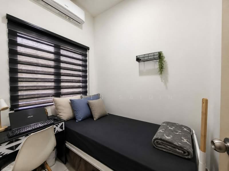 1-storey Terraced House for Sale in Alam Suria (Puncak Alam) - Shiqin Saidin - Bedroom - PropertyGuru.com.my